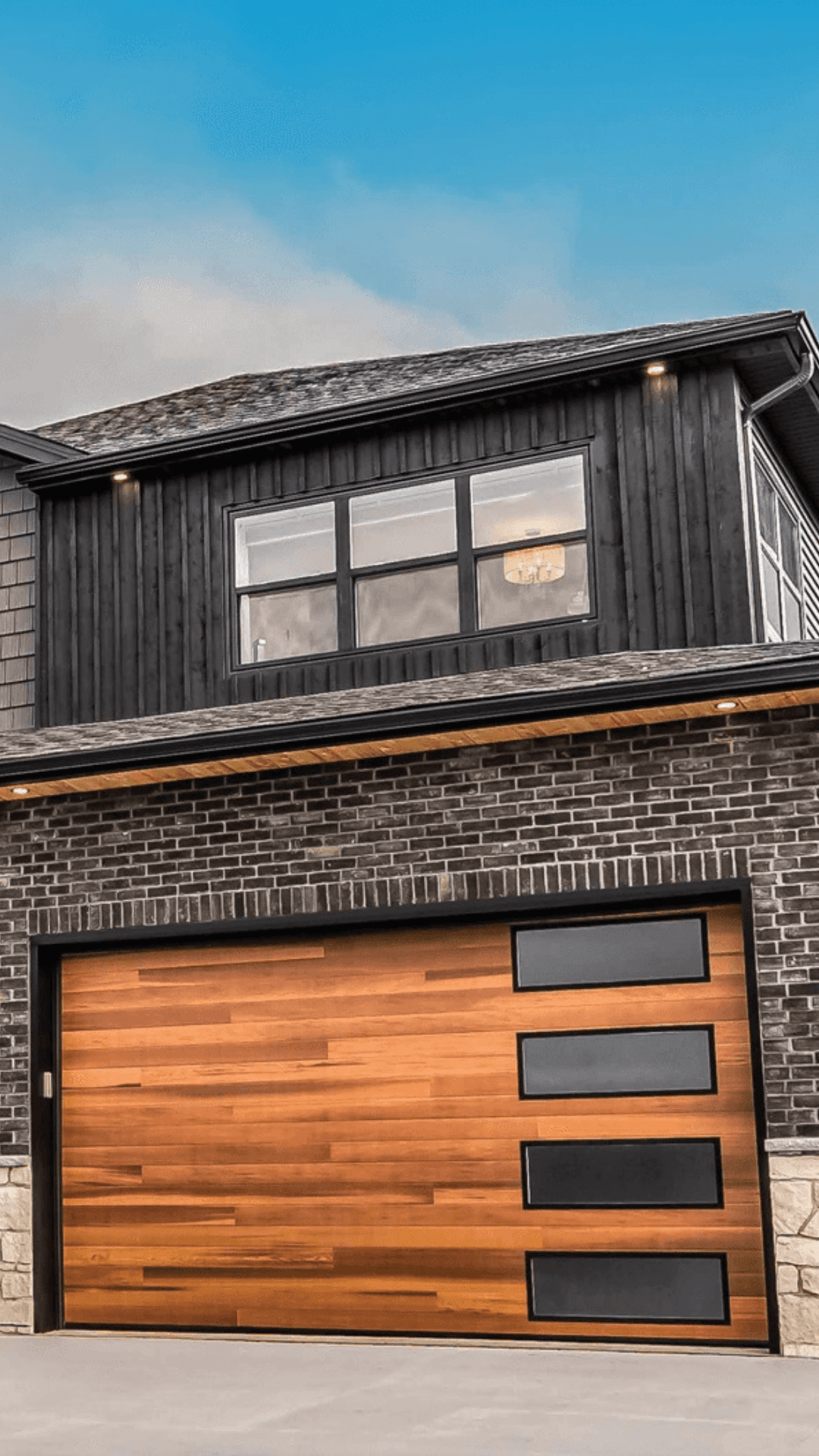 Modern home with wood garage door — Control Garage FL, Orlando area